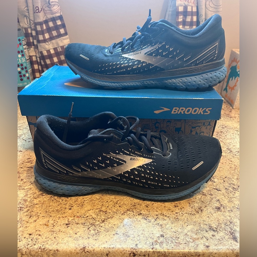 Brooks Men's Black and Blue Athletic Running Shoes